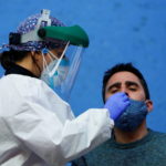 sanidad-notifica-7-665-nuevos-casos-de-covid-19-y-la-incidencia-baja-a-232-86-puntos