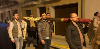 La Hermandad de la Santa Cruz celebra la XL edición del Viacrucis del Miércoles de Ceniza