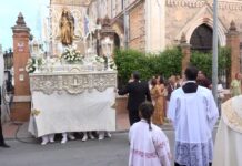 La Virgen del Carmen volvió a recorrer las calles de su feligresía arropada por sus fieles