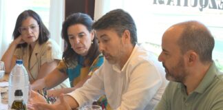 Pepe Gómez mantiene un desayuno informativo con los medios de comunicación locales