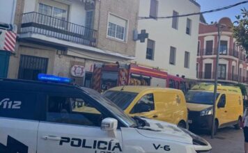 Cuatro afectados por inhalación de humo en un incendio en la calle Cristóbal Castillo