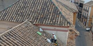 La Cofradía de la Purísima invierte cerca de 5.000 euros en importantes trabajos de conservación de los tejados del Santuario de la Patrona