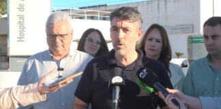 EL PSOE celebra los 20 años del hospital de Puente Genil denunciando la falta de servicios