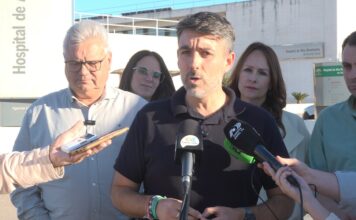 EL PSOE celebra los 20 años del hospital de Puente Genil denunciando la falta de servicios